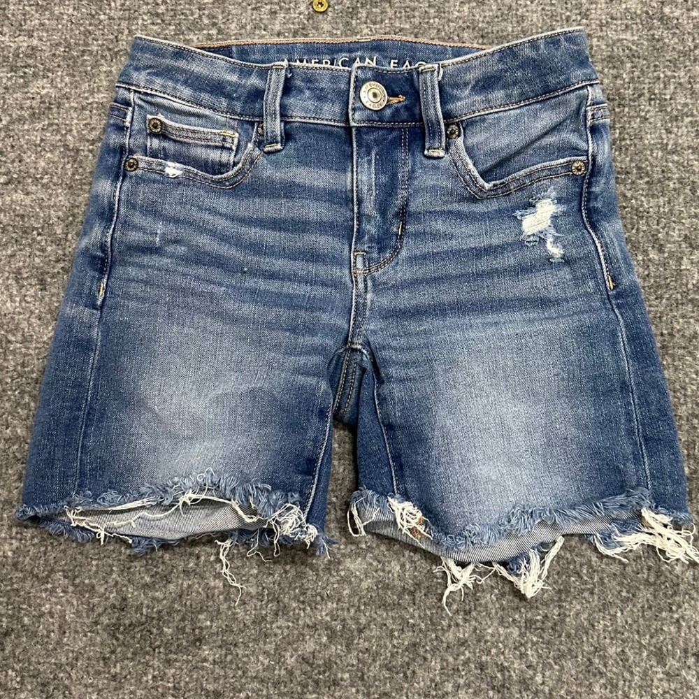 American Eagle Shorts Womens Size 00 Blue Dream Short Distressed Denim Raw Hem
